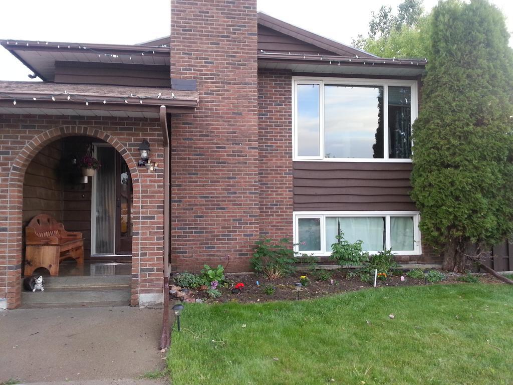 Newly Renovated Basement Suite! Lethbridge Exterior photo